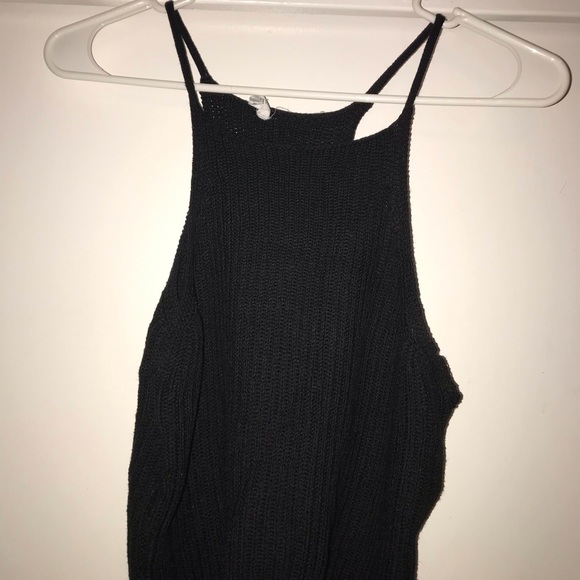 Black cropped tank top - Picture 2 of 3